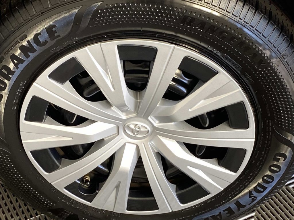Used 2020 Toyota Camry LE w/ Sunroof Package FWD image 29