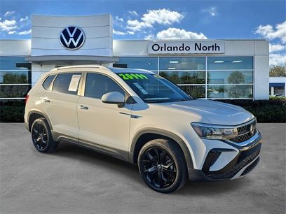 Used 2023 Volkswagen Taos SE w/ Black Wheel Package