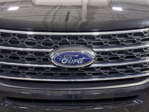 Used 2023 Ford Explorer XLT w/ Equipment Group 202A AWD/4WD image 12