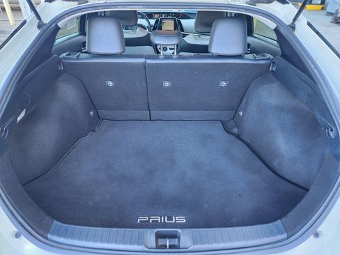 Used 2018 Toyota Prius Four image 13