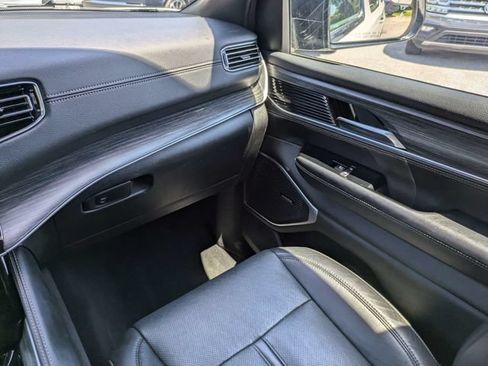 Used 2024 Jeep Wagoneer L Series II w/ Flexible Seating Group AWD/4WD image 23