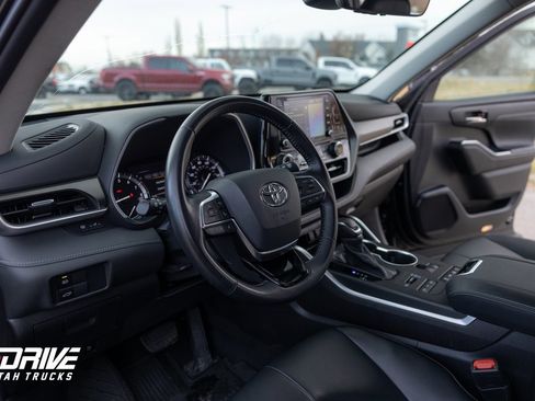 Used 2021 Toyota Highlander XLE image 27