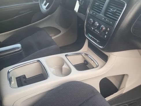 Used 2014 Dodge Grand Caravan SXT FWD image 6