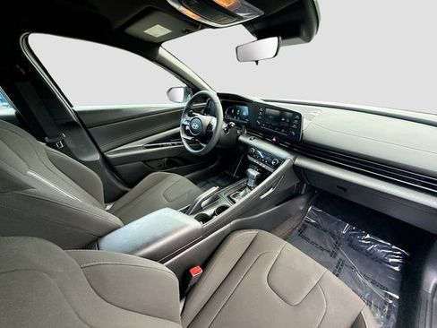 Certified 2025 Hyundai Elantra Sport FWD image 26