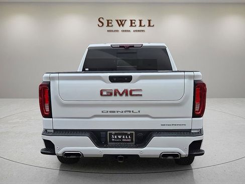 Used 2023 GMC Sierra 1500 Denali w/ Technology Package AWD/4WD image 4