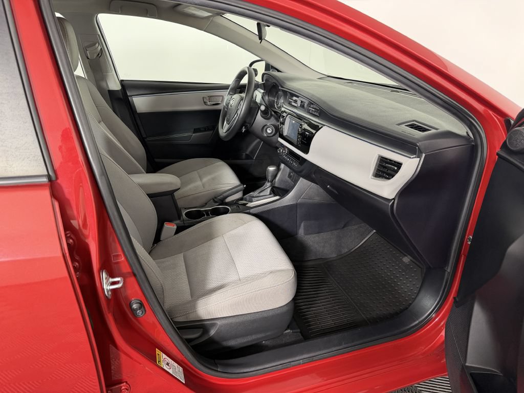 Used 2015 Toyota Corolla LE FWD image 26
