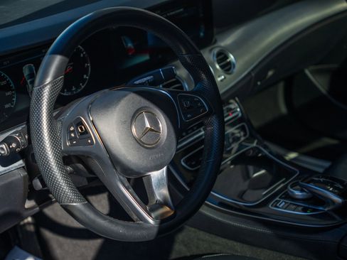 Used 2018 Mercedes-Benz E 300 4MATIC w/ Premium 2 Package image 8