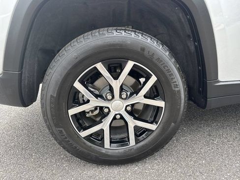 Used 2025 Jeep Grand Cherokee Limited AWD/4WD image 20