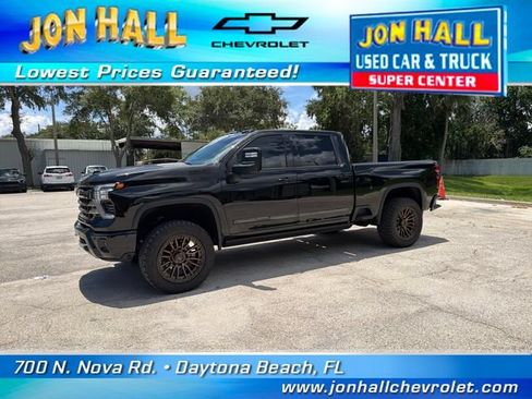 Used 2024 Chevrolet Silverado 2500 High Country w/ High Country Premium Package AWD/4WD image 3