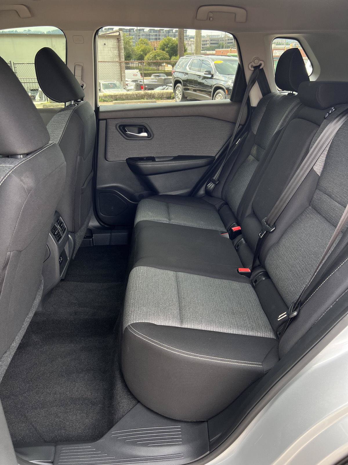 Used 2023 Nissan Rogue SV AWD/4WD image 16