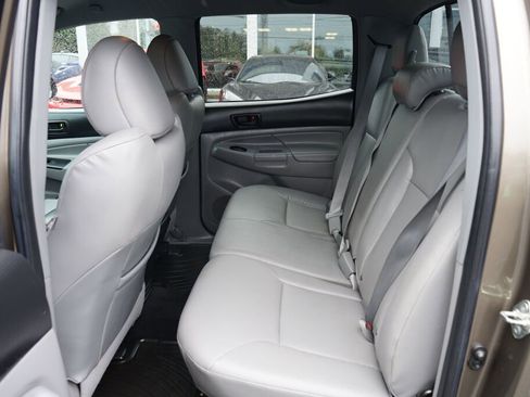 Used 2014 Toyota Tacoma 4x4 Double Cab w/ Limited Package image 11