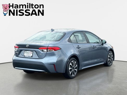 Used 2021 Toyota Corolla LE image 2