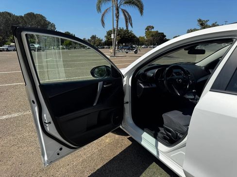 Used 2011 MAZDA MAZDA3 s Sport w/ Tech Pkg FWD image 10