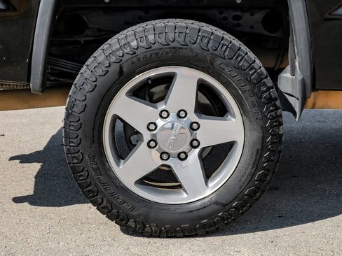 Used 2017 GMC Sierra 2500 SLT w/ All Terrain HD Package AWD/4WD image 59