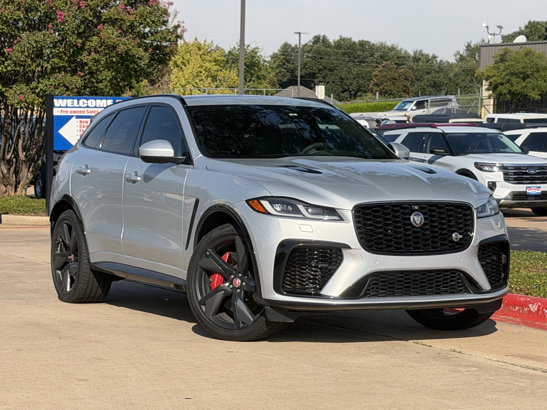 Used 2023 Jaguar F-PACE SVR AWD/4WD image 2