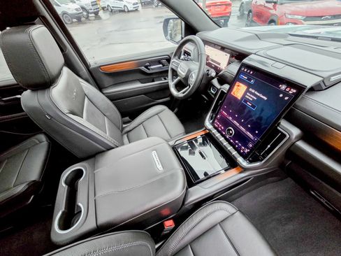 Used 2025 GMC Yukon XL Denali w/ Sun & Power Step Package image 24