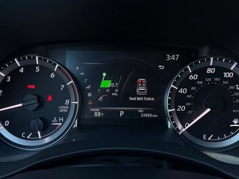 Used 2023 Toyota Highlander XLE AWD/4WD image 8