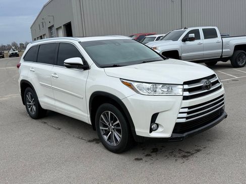 Used 2018 Toyota Highlander XLE image 2