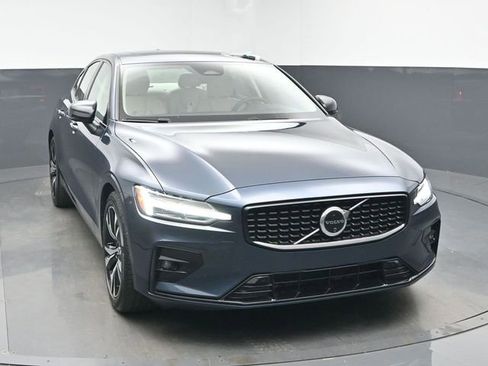 Used 2025 Volvo S60 B5 Plus image 2