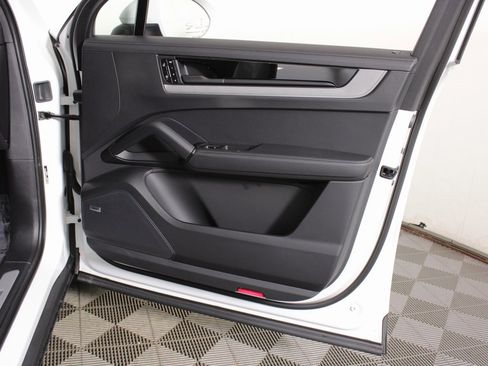 New 2026 Porsche Cayenne image 37