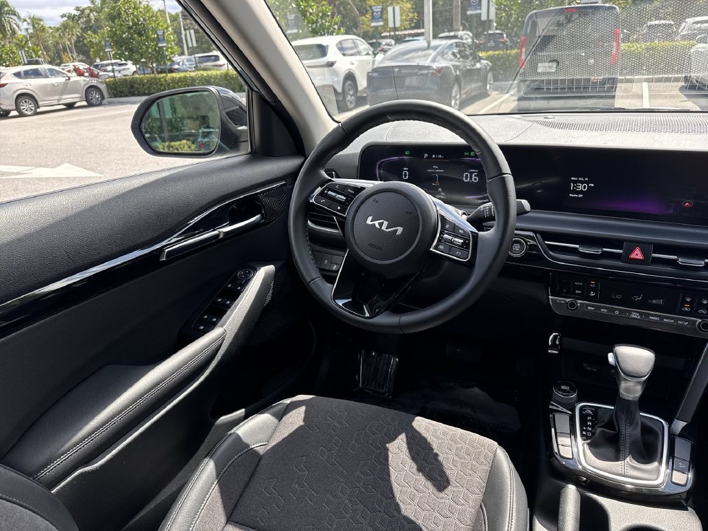 Used 2025 Kia Seltos S FWD image 21