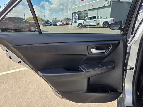 Used 2015 Toyota Camry SE image 34