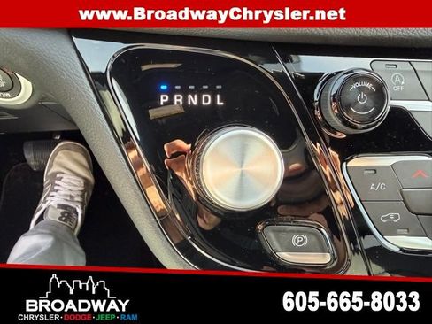 New 2026 Chrysler Pacifica Select AWD/4WD image 20