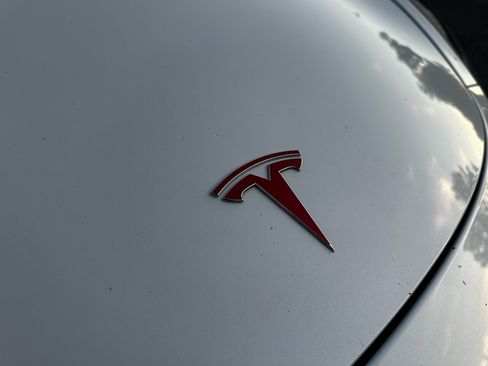 Used 2022 Tesla Model Y Performance image 17