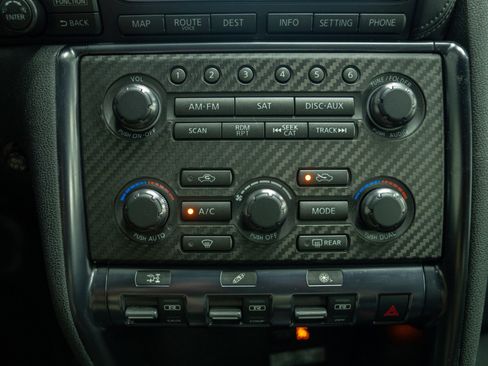 Used 2013 Nissan GT-R Premium image 27