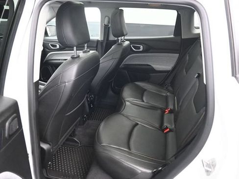 Used 2022 Jeep Compass Latitude w/ Sun and Sound Group AWD/4WD image 10