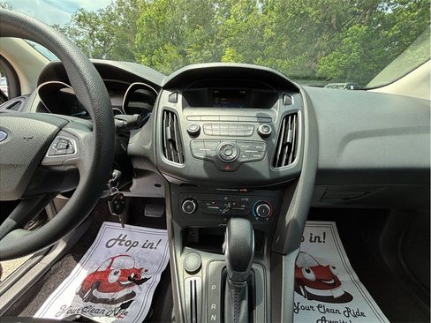 Used 2018 Ford Focus SE FWD image 11