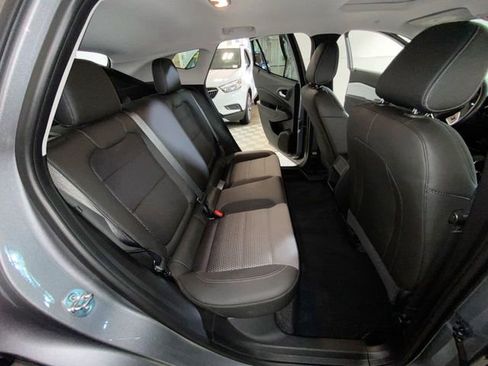 Used 2024 Chevrolet Trax LT w/ Sunroof Package FWD image 31
