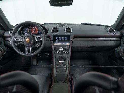Certified 2025 Porsche 718 Cayman GTS RWD image 24