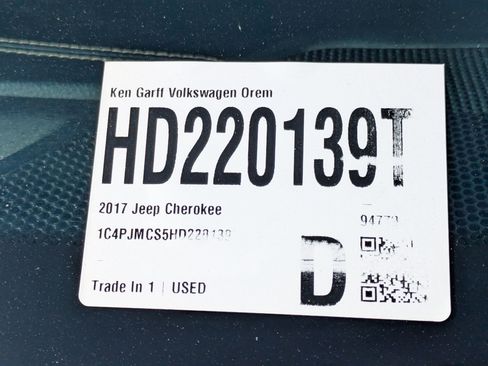 Used 2017 Jeep Cherokee Latitude w/ Trailer Tow Group image 32