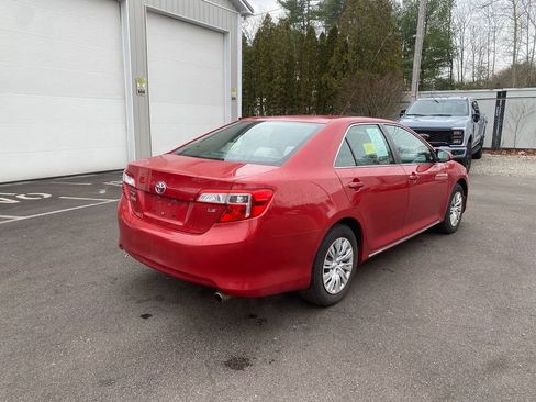 Used 2014 Toyota Camry LE image 5