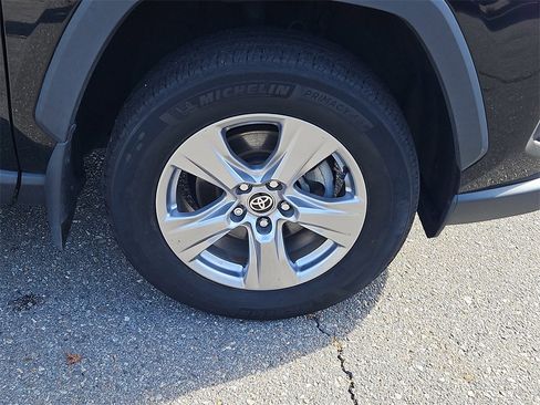 Used 2022 Toyota RAV4 XLE image 10