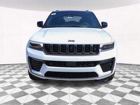 New 2026 Jeep Grand Cherokee Summit image 11