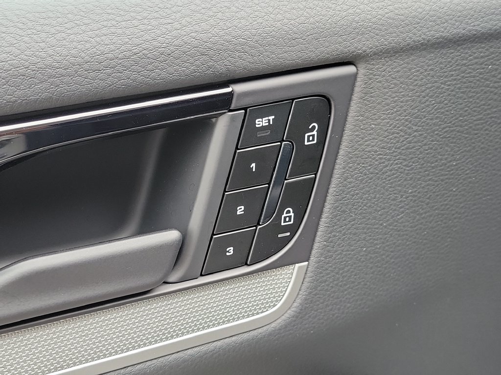 Certified 2024 Porsche Cayenne Coupe AWD/4WD image 25