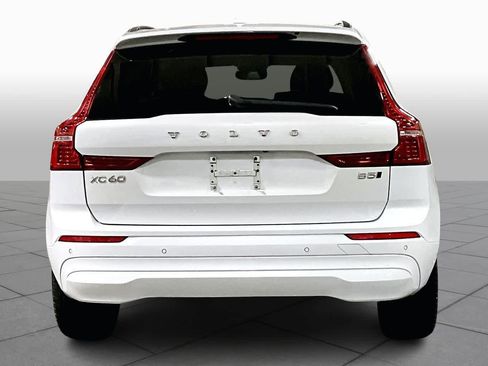 Used 2022 Volvo XC60 B5 Momentum w/ Climate Package image 4