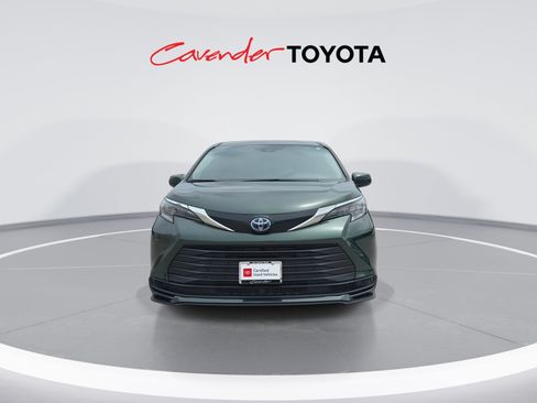 Certified 2025 Toyota Sienna LE FWD image 3