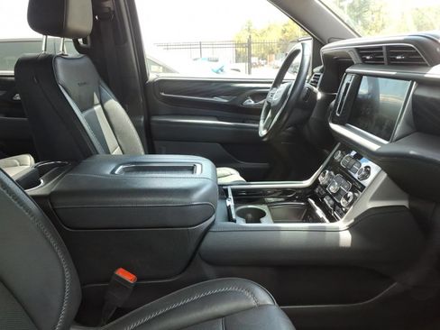 Used 2022 GMC Yukon XL Denali RWD image 10