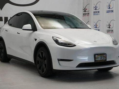Used 2023 Tesla Model Y Long Range image 3