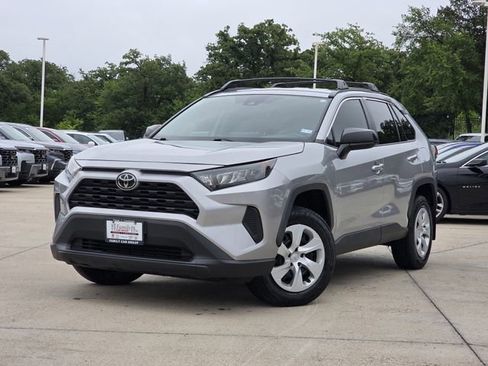 Used 2020 Toyota RAV4 LE FWD image 1