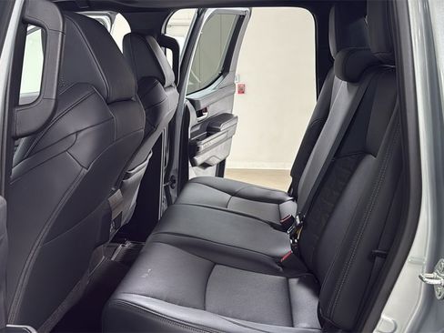 Certified 2025 Toyota Tacoma TRD Off-Road image 15