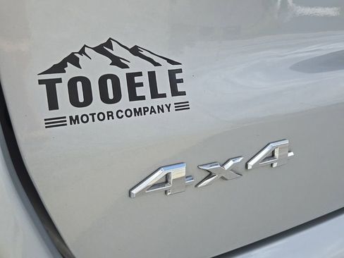 Used 2024 Jeep Compass Latitude w/ Sun and Sound Group AWD/4WD image 13