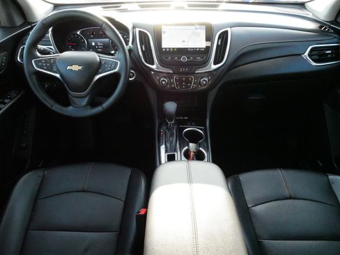 Used 2023 Chevrolet Equinox Premier image 10