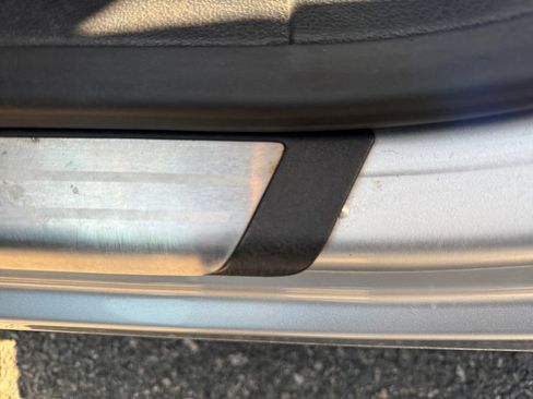 Used 2011 Volkswagen Tiguan S image 27