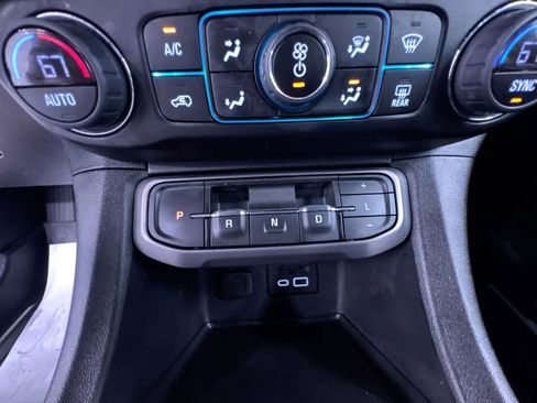 Used 2023 GMC Acadia AT4 w/ Technology Package AWD/4WD image 32