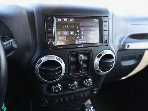 Used 2016 Jeep Wrangler Unlimited Rubicon image 23