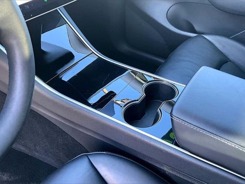 Used 2021 Tesla Model Y Long Range image 15